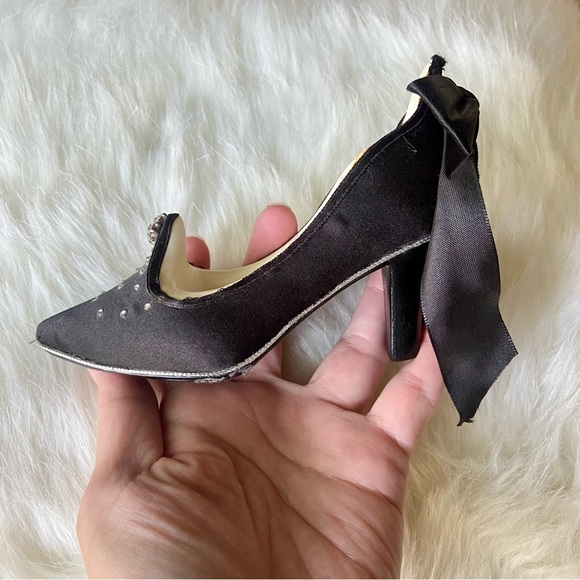 Black satin ring holder - Picture 3 of 6